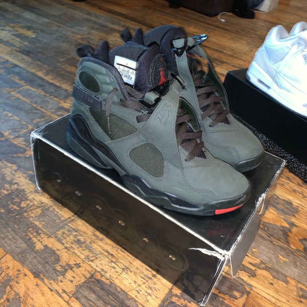 Jordan Retro 8 “Take Flight” Size 8